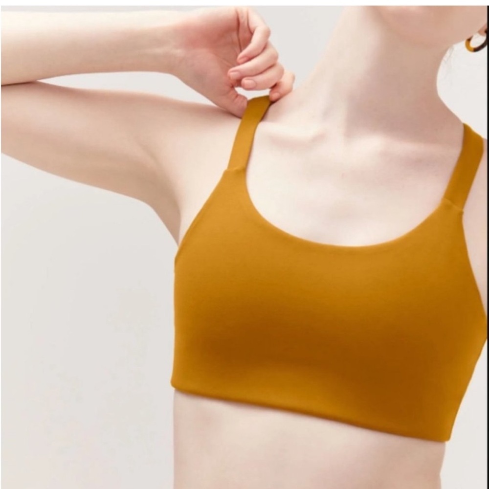 Girlfriend Collective Lou V-Back Saddle Gold Tan Sports Bra